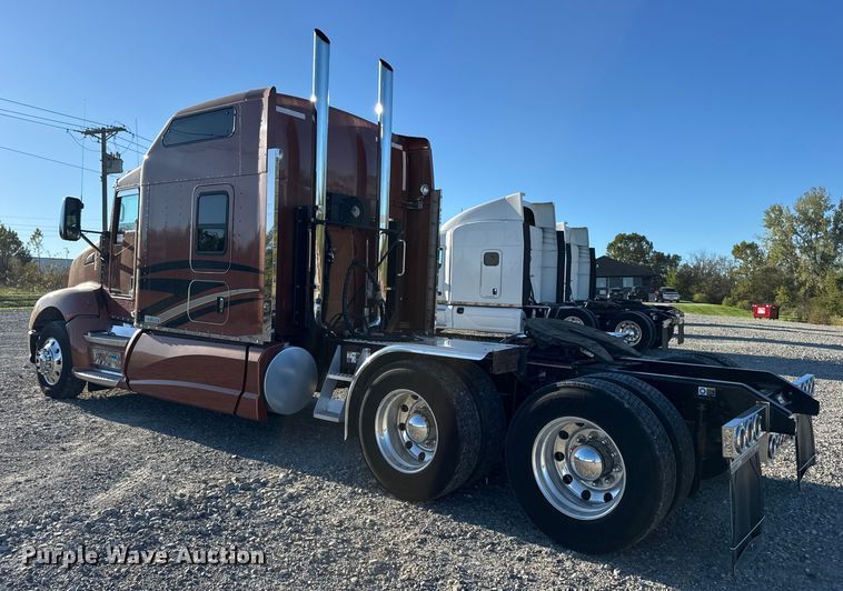 image for item DW6642 2016 Kenworth T6 semi truck