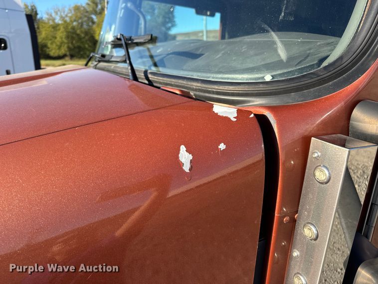 image for item DW6642 2016 Kenworth T6 semi truck