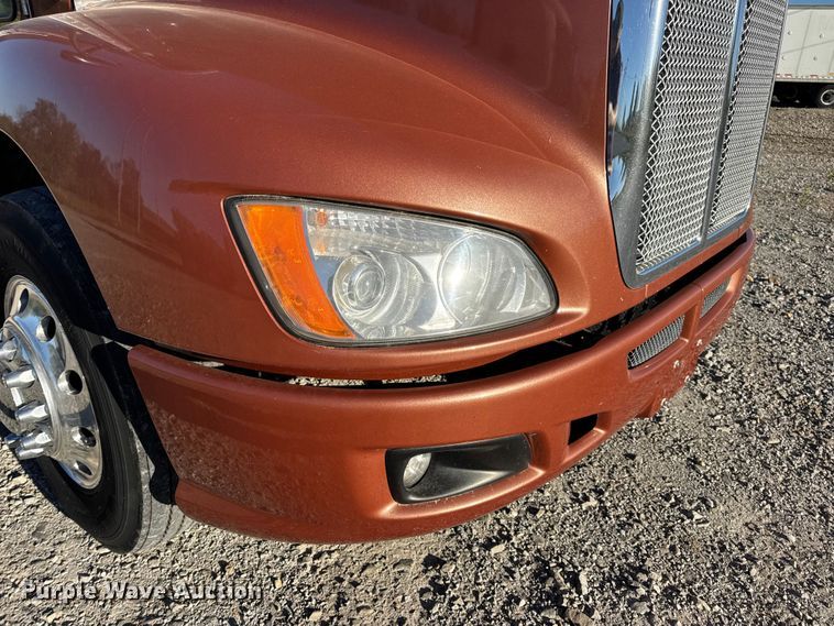 image for item DW6642 2016 Kenworth T6 semi truck