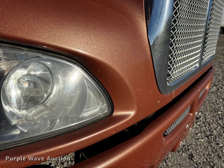 image for item DW6642 2016 Kenworth T6 semi truck