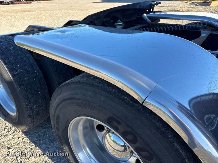 image for item DW6642 2016 Kenworth T6 semi truck