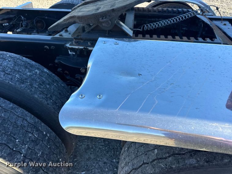 image for item DW6642 2016 Kenworth T6 semi truck