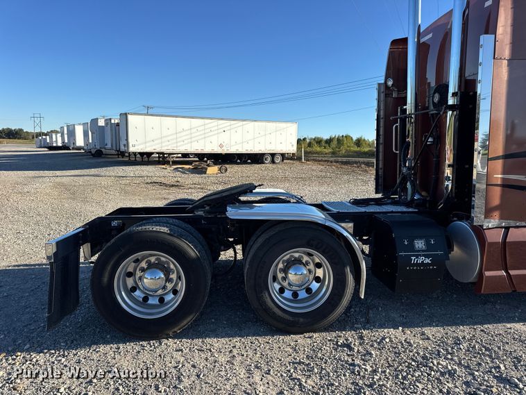 image for item DW6642 2016 Kenworth T6 semi truck