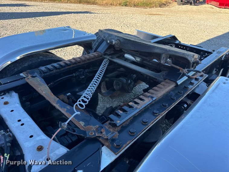 image for item DW6642 2016 Kenworth T6 semi truck