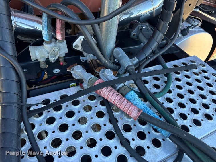 image for item DW6642 2016 Kenworth T6 semi truck