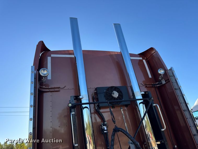 image for item DW6642 2016 Kenworth T6 semi truck