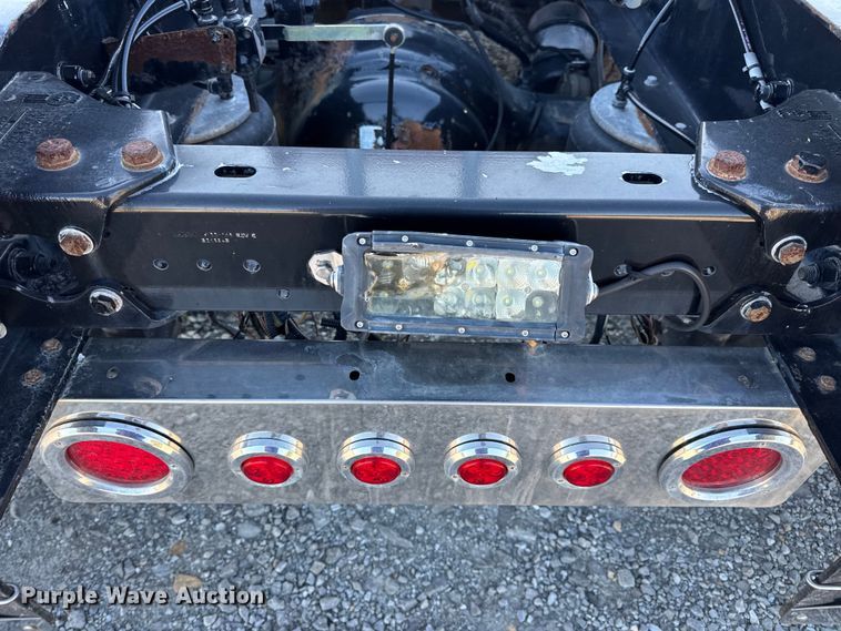 image for item DW6642 2016 Kenworth T6 semi truck