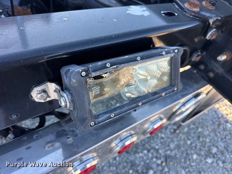 image for item DW6642 2016 Kenworth T6 semi truck