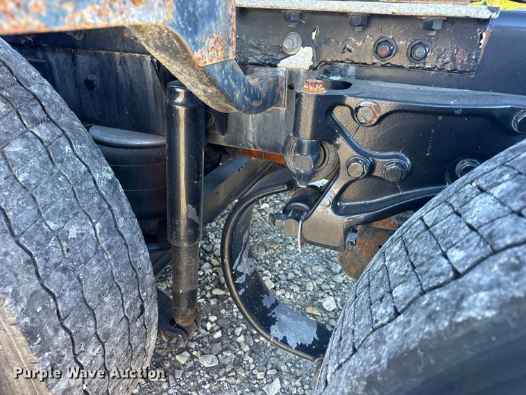 image for item DW6642 2016 Kenworth T6 semi truck