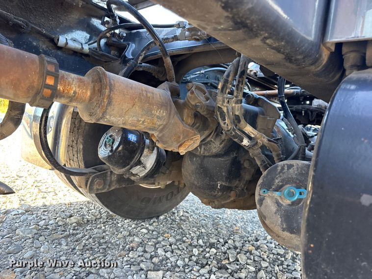 image for item DW6642 2016 Kenworth T6 semi truck