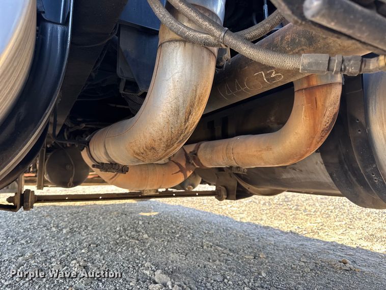 image for item DW6642 2016 Kenworth T6 semi truck