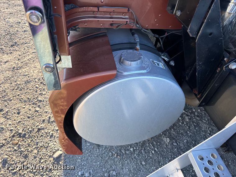 image for item DW6642 2016 Kenworth T6 semi truck