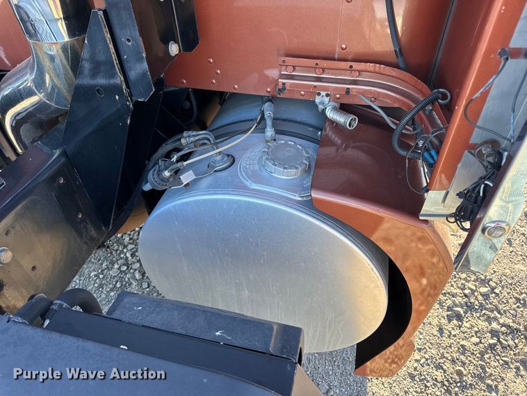 image for item DW6642 2016 Kenworth T6 semi truck