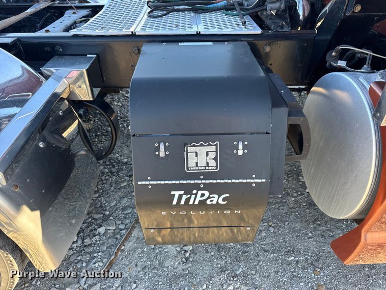 image for item DW6642 2016 Kenworth T6 semi truck