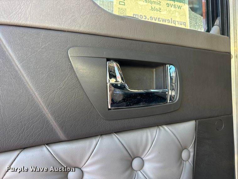 image for item DW6642 2016 Kenworth T6 semi truck