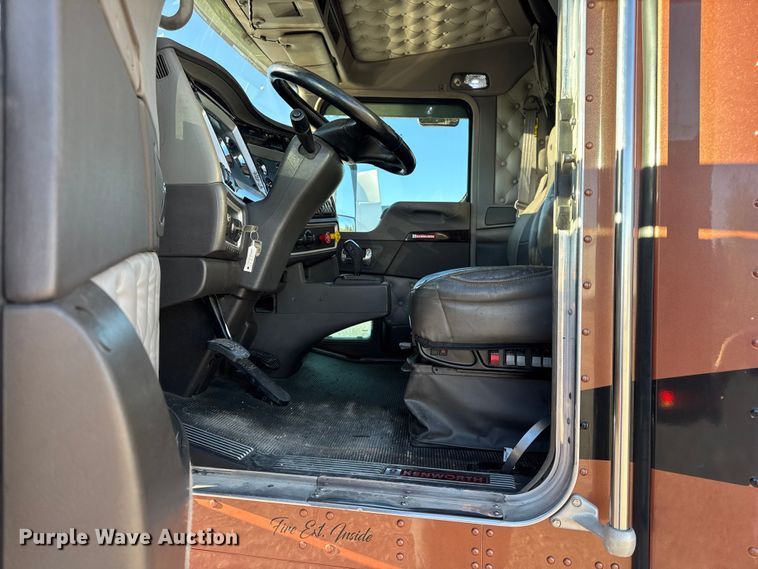 image for item DW6642 2016 Kenworth T6 semi truck