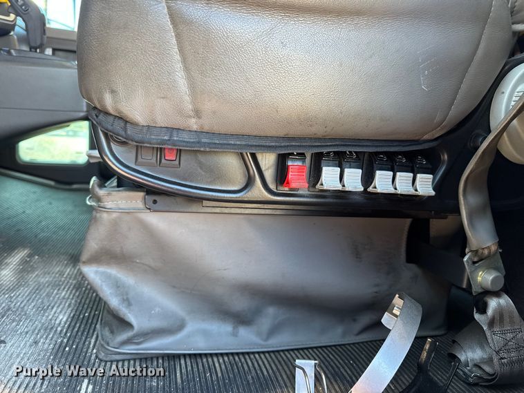 image for item DW6642 2016 Kenworth T6 semi truck