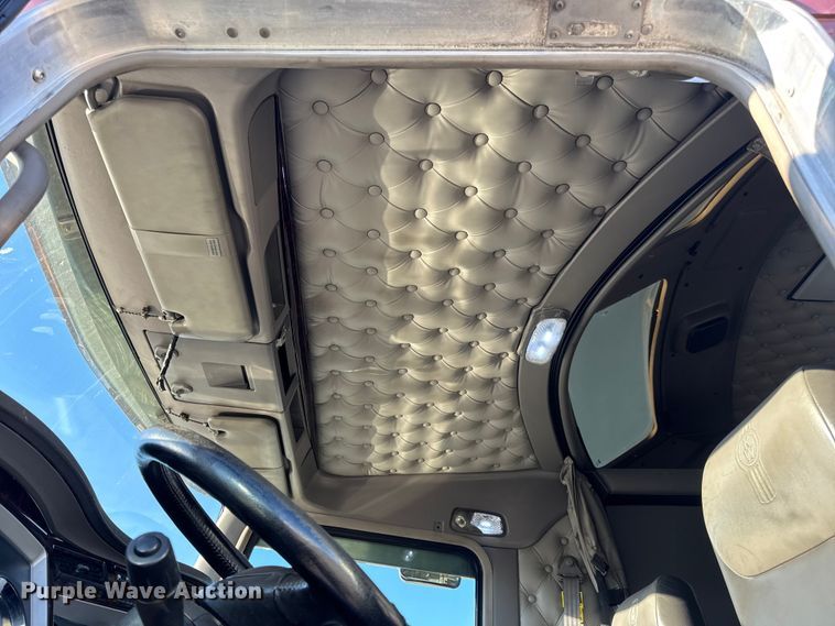 image for item DW6642 2016 Kenworth T6 semi truck