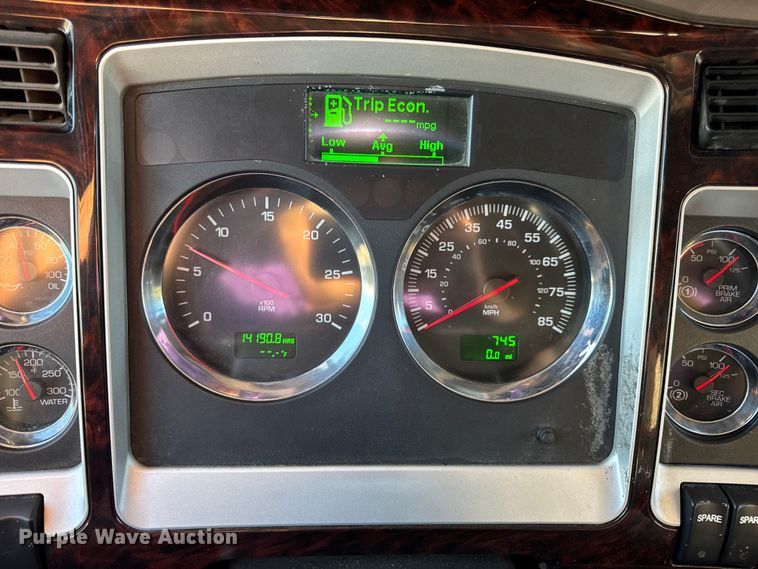 image for item DW6642 2016 Kenworth T6 semi truck