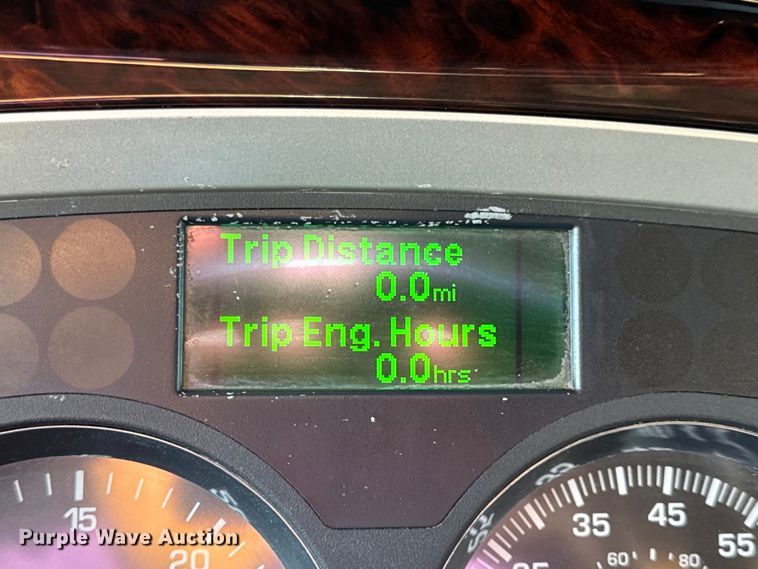 image for item DW6642 2016 Kenworth T6 semi truck