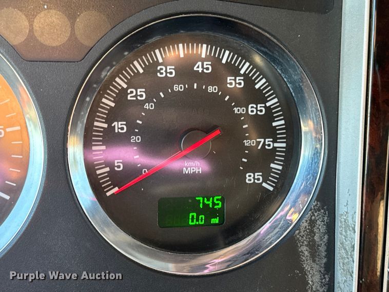 image for item DW6642 2016 Kenworth T6 semi truck