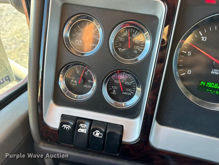 image for item DW6642 2016 Kenworth T6 semi truck