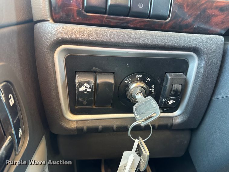 image for item DW6642 2016 Kenworth T6 semi truck