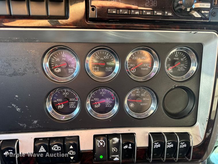 image for item DW6642 2016 Kenworth T6 semi truck