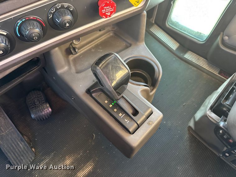 image for item DW6642 2016 Kenworth T6 semi truck