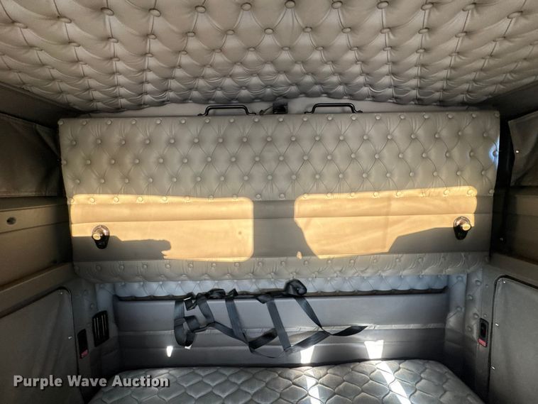 image for item DW6642 2016 Kenworth T6 semi truck