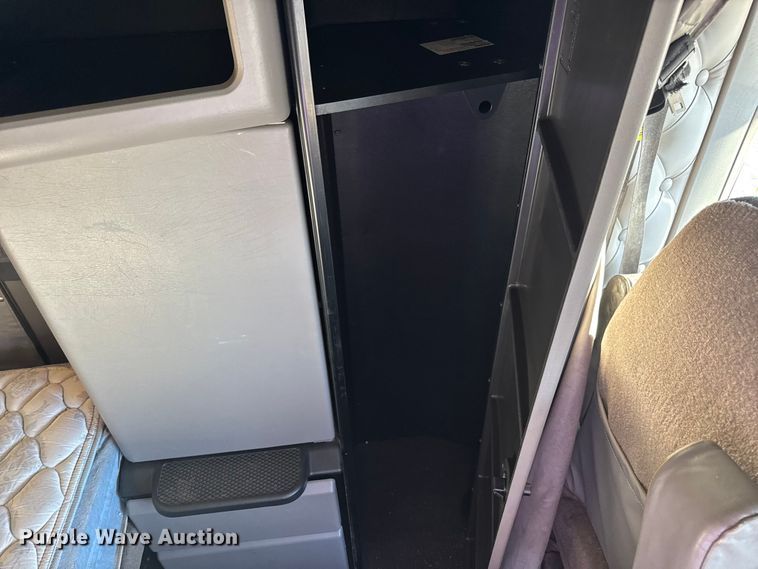 image for item DW6642 2016 Kenworth T6 semi truck