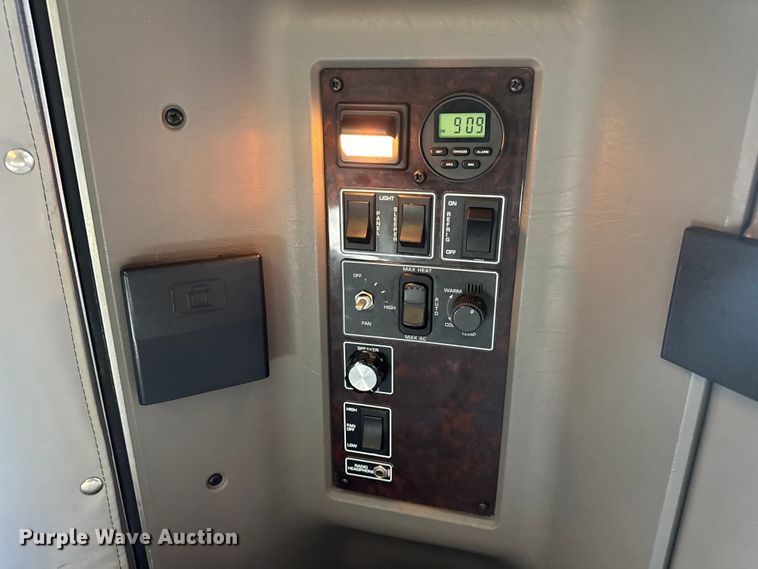 image for item DW6642 2016 Kenworth T6 semi truck