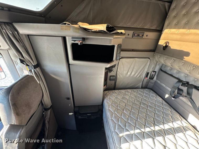 image for item DW6642 2016 Kenworth T6 semi truck