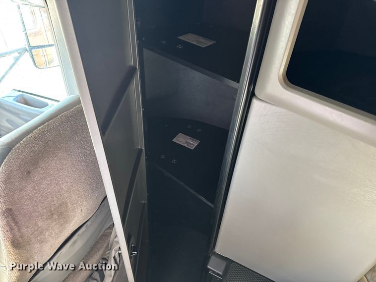 image for item DW6642 2016 Kenworth T6 semi truck