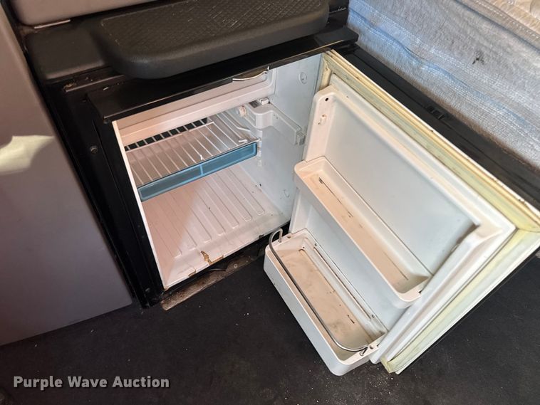 image for item DW6642 2016 Kenworth T6 semi truck