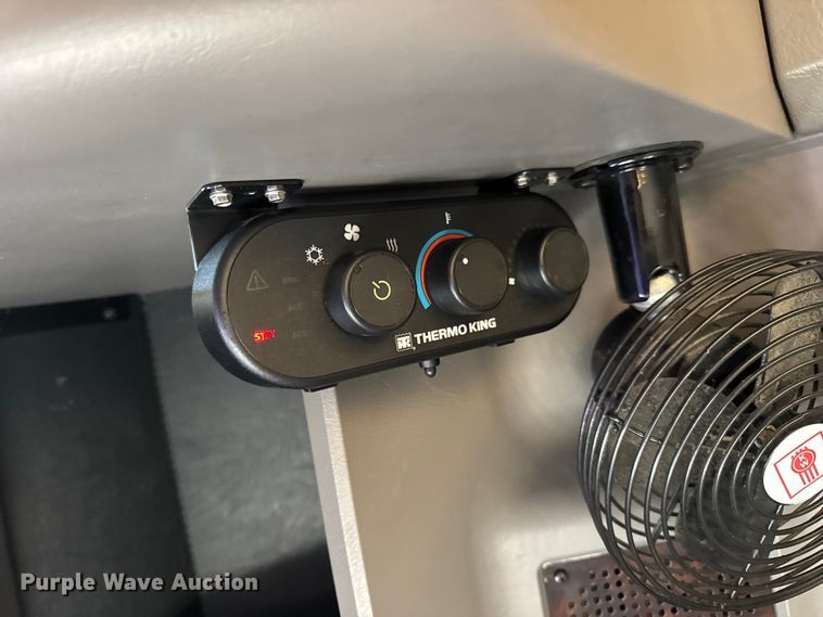 image for item DW6642 2016 Kenworth T6 semi truck