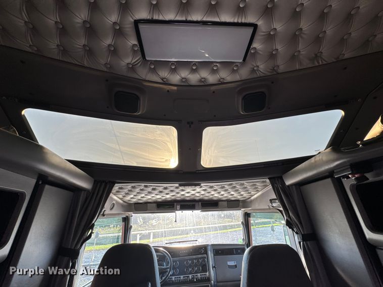 image for item DW6642 2016 Kenworth T6 semi truck