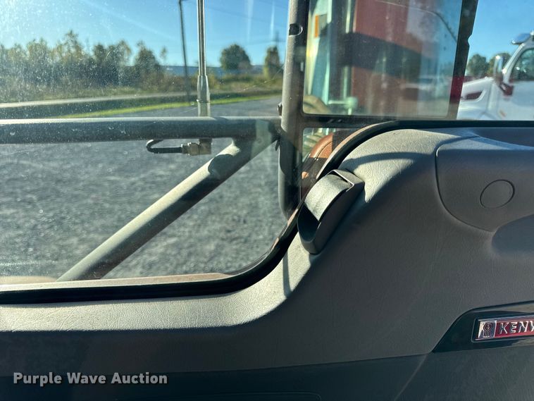 image for item DW6642 2016 Kenworth T6 semi truck