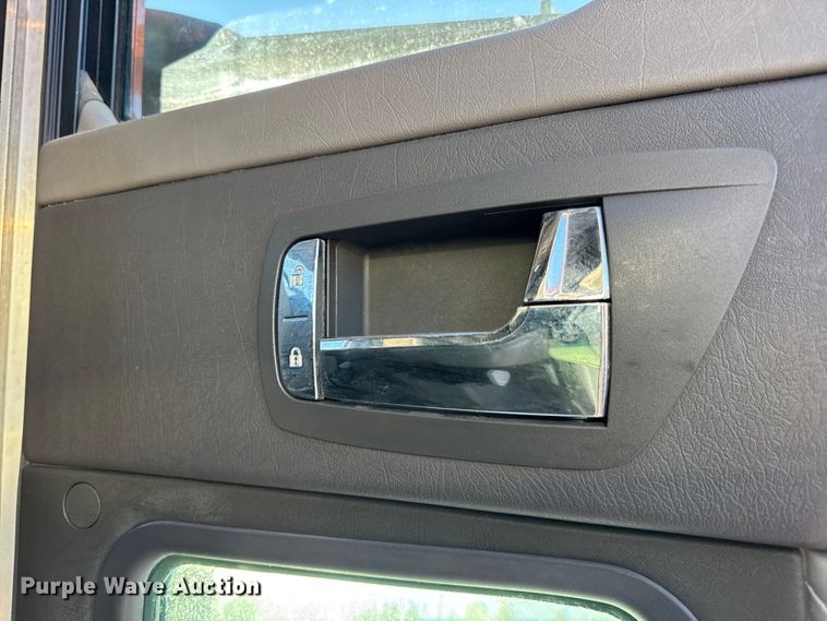 image for item DW6642 2016 Kenworth T6 semi truck