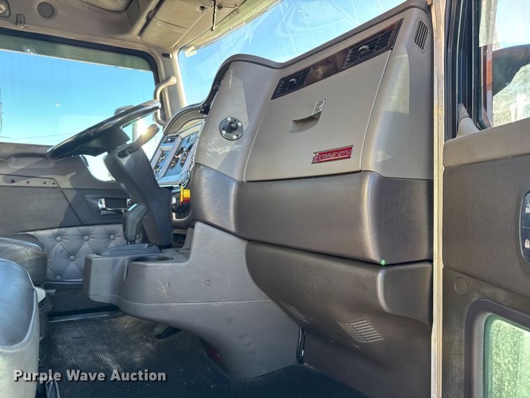 image for item DW6642 2016 Kenworth T6 semi truck