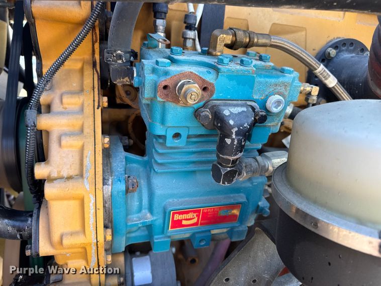 image for item DW6642 2016 Kenworth T6 semi truck