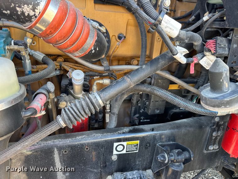 image for item DW6642 2016 Kenworth T6 semi truck