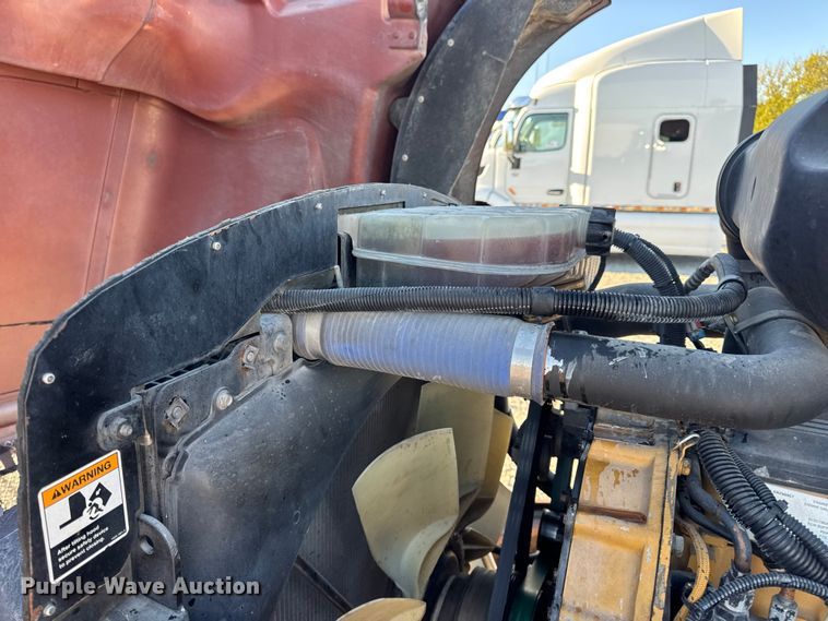 image for item DW6642 2016 Kenworth T6 semi truck