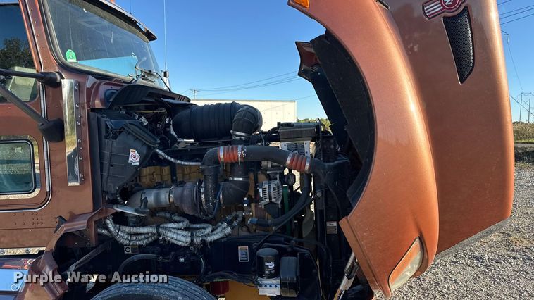 image for item DW6642 2016 Kenworth T6 semi truck