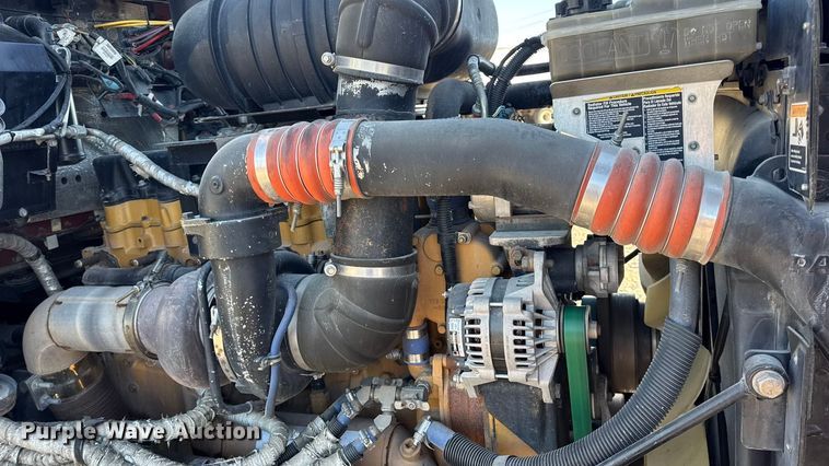 image for item DW6642 2016 Kenworth T6 semi truck