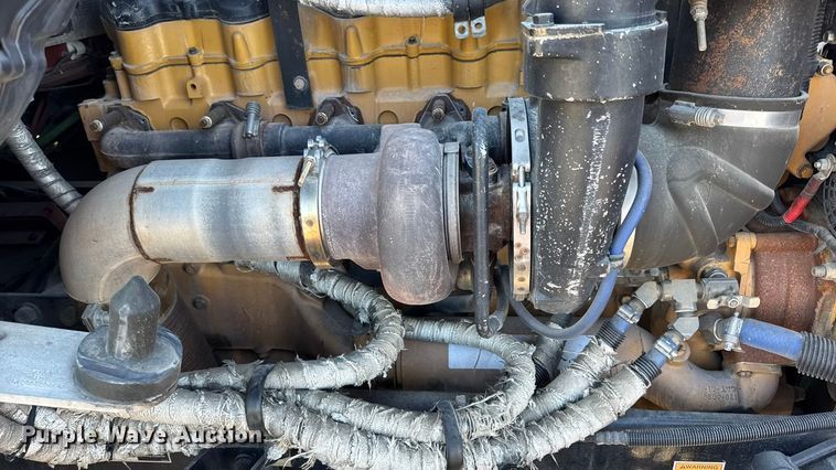 image for item DW6642 2016 Kenworth T6 semi truck