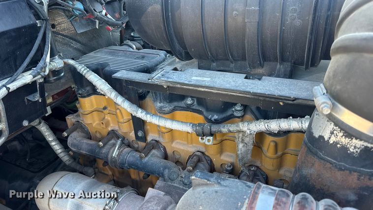 image for item DW6642 2016 Kenworth T6 semi truck