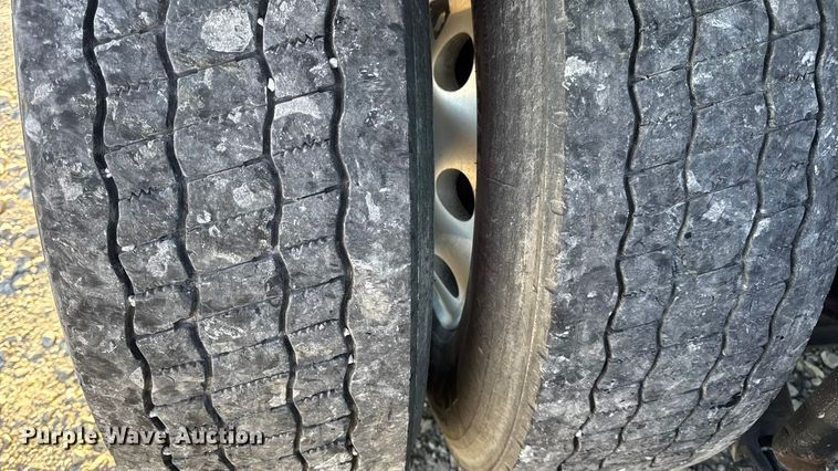 image for item DW6642 2016 Kenworth T6 semi truck