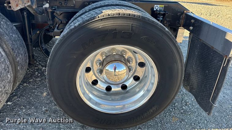 image for item DW6642 2016 Kenworth T6 semi truck