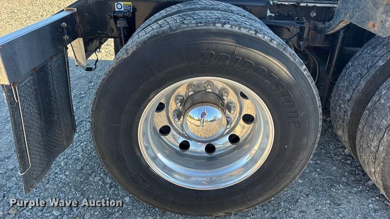 image for item DW6642 2016 Kenworth T6 semi truck